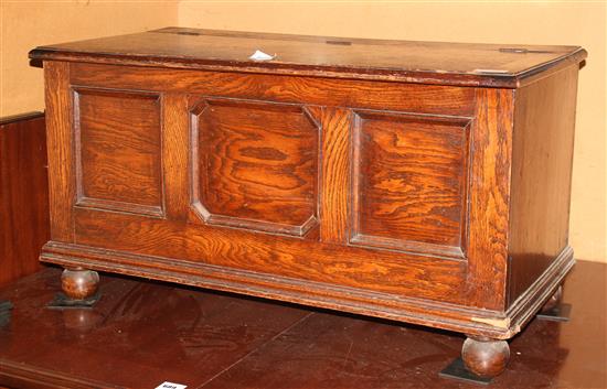Oak panelled blanket chest(-)
